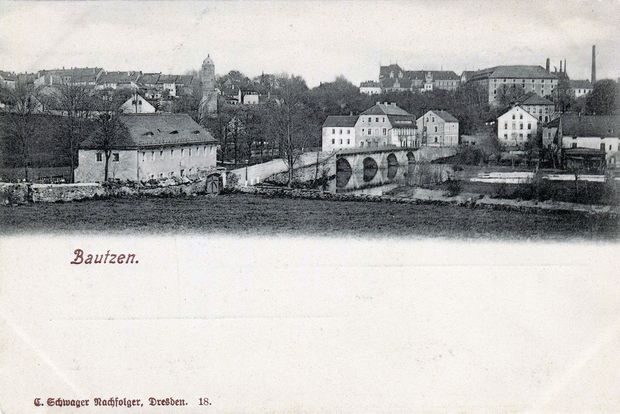 Alte postkarte in schwarz und weiß mit Blick auf das Heiligen Geist Hospital in Bautzen.