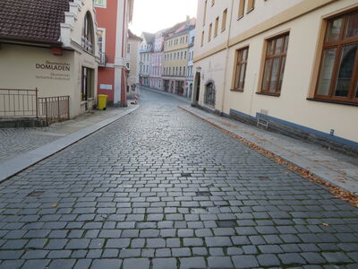 An den Fleischbänken Schadstellen in Großpflastersteinstraße z.B. Löcher