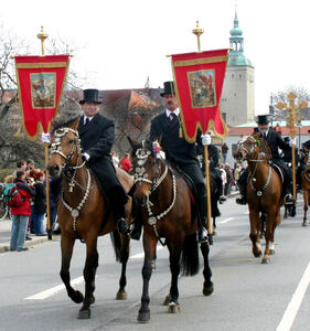 Osterreiter Osterreiter reiten über die Friedensbrücke