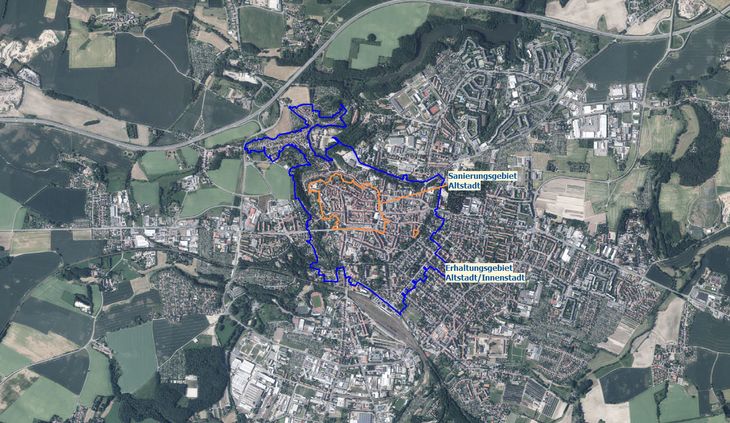 Luftbild der Stadt Bautzen mit darin gekennzeichnetem Sanierungsgebiet Altstadt und Erhaltungsgebiet Altstadt/Innenstadt | öffnet vergrößerte Darstellung im PDF-Format