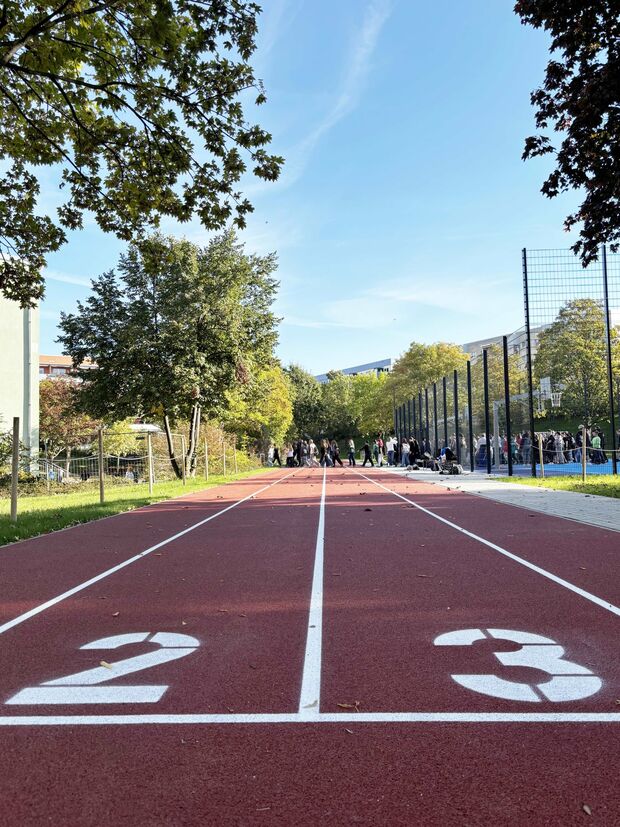 Tartanbahn der neuen Außensportanlage ©Stadtverwaltung