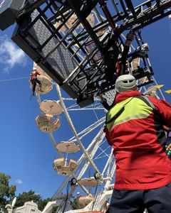 Höhenrettung auf Riesenrad Feuerwehr übt Höhen-Rettung an einem Riesenrad