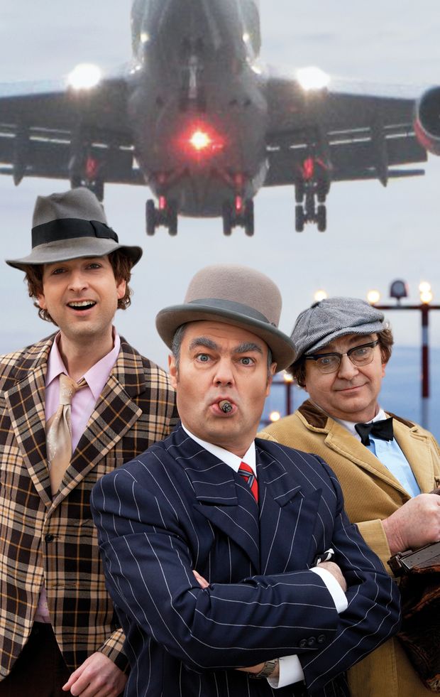 Egon Olsen, Kjeld und Benny vor einem Flugzeug