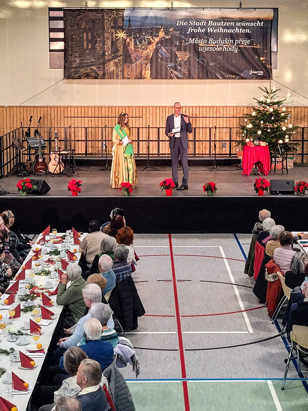 © Stadtverwaltung – Vivien Lenz mit Oberbürgermeister Karsten Vogt