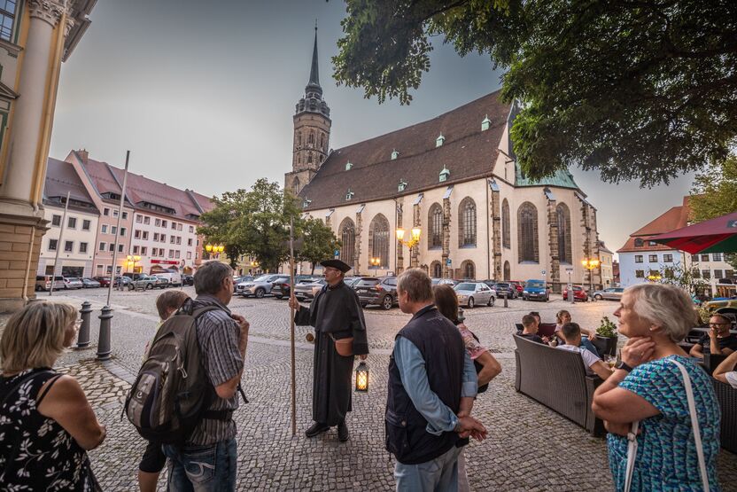 Der Nachtwächter führt durch die Bautzener Innenstadt © Philipp Herfort Der Nachtwächter führt durch die Bautzener Innenstadt © Philipp Herfort
