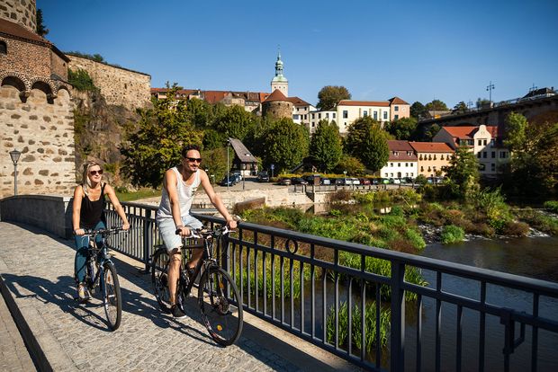 Radfahrer auf Brücke, unterhalb Alte WAsserkunst