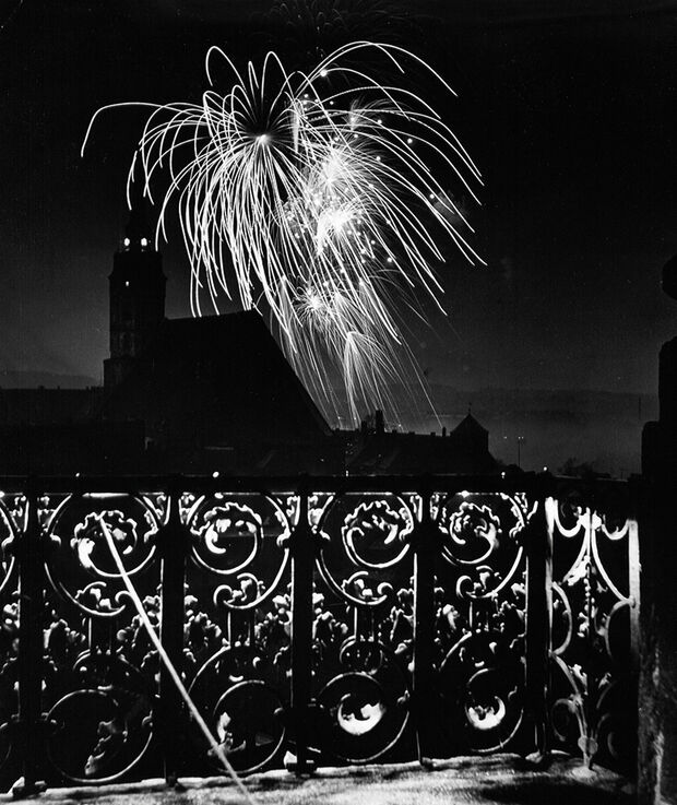 Feuerwerk zum Jahreswechsel. Bautzen 1974/75 © Rolf Dvoracek