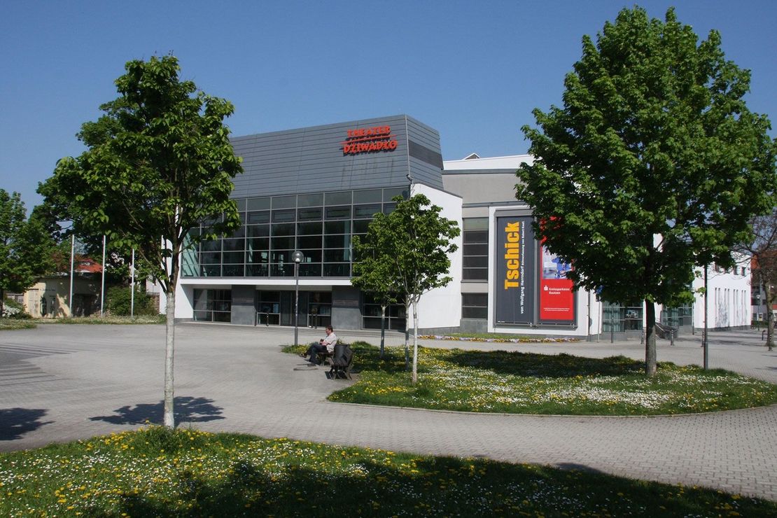 [Translate to Polski:] großes Haus – Deutsch-Sorbisches Volkstheater