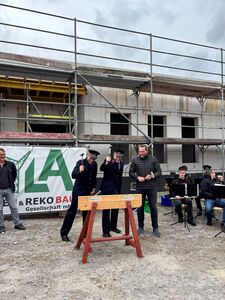 Symbolischer letzter Nagel © Stadtverwaltung