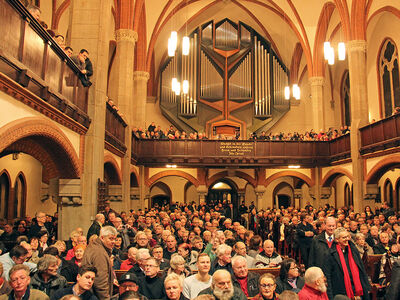 Mehr Wir und weniger Ich Besucher des Gesprächsforums in der Maria-und-Martha-Kirche