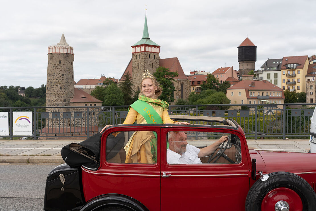 Krönung der Senfkönigin