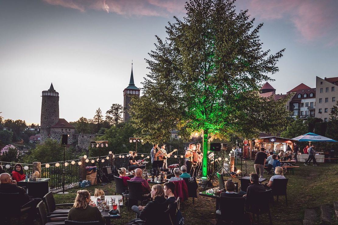 Bürgergarten an der Friedensbrücke Bürgergarten an der Friedensbrücke
