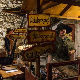 Mittelalterstand auf historischem Weihnachtsmarkt