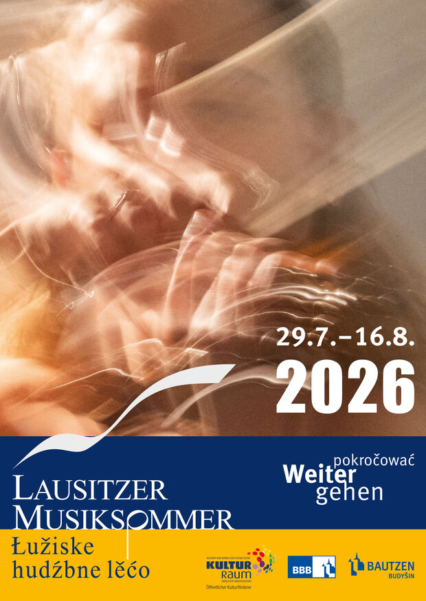 Veranstaltungsplakat: Lausitzer Musiksommer 29.7. bis 16.8.2026, Motiv schemenhaft Frau mit Geige