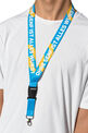 türkisfarbenes Lanyard mit Spruch Ohne Senf ist alles Wurst hängt um den Hals