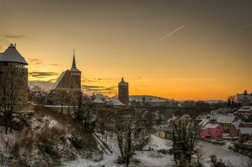 Winterabend über der Spree in Bautzen mit Michaeliskirche, Alter Wasserkunst und Friedensbrücke