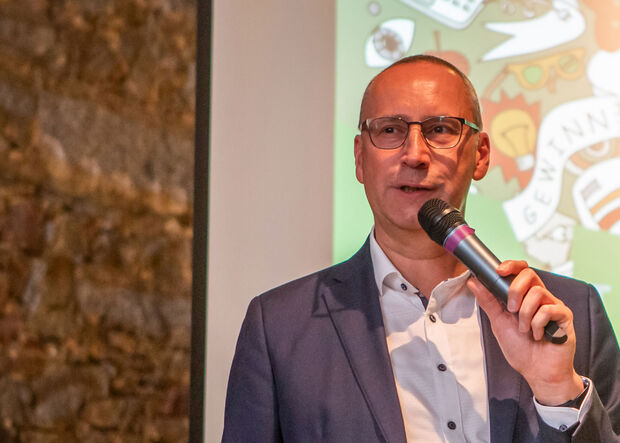 Oberbürgermeister Karsten Vogt Karsten Vogt spricht ins Mikrofon