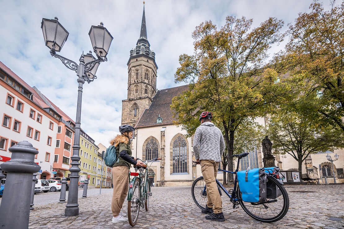 zwei Radler vorm Dom