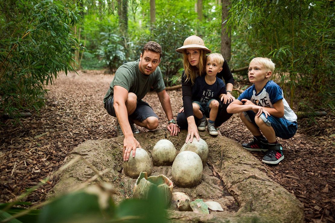 Familie entdeckt Sauriernest im Saurierpark