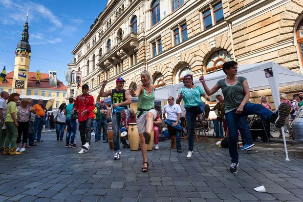 Bautzener Frühlingsimpression - Tänzer Bautzener Frühlingsimpression - Tänzer in der Inneren Lauenstraße