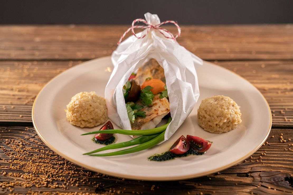 Zanderfilet en Papiro, Senfrisotto und geschwenkte Kirschtomaten 