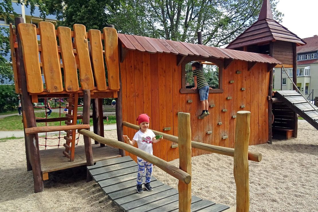 spielplatz-bautzener-tuerme-mit-stadtmauer-kita-kneipp
