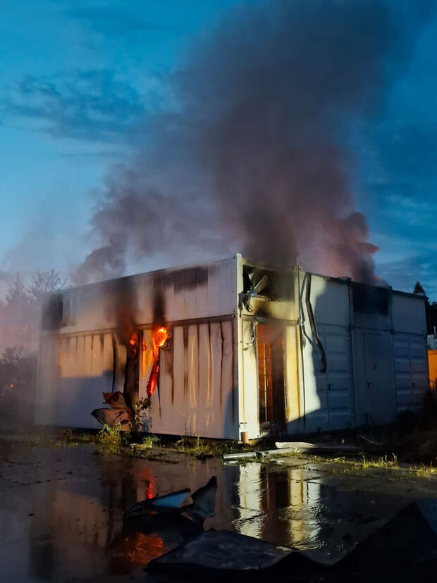 Brand Batteriespeicher brennender Batteriespeicher-Container