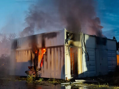Brand Batteriespeicher brennender Batteriespeicher-Container