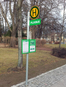 Schild mit einem großen H für Haltestelle