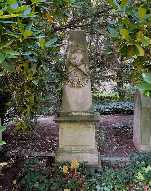 Obelisk auf dem Taucherfriedhof