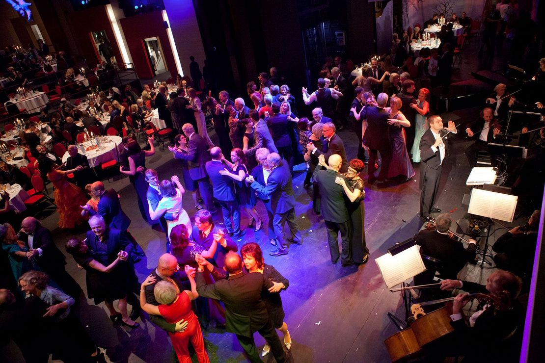 [Translate to Polski:] Bühnenball – Deutsch-Sorbisches Volkstheater