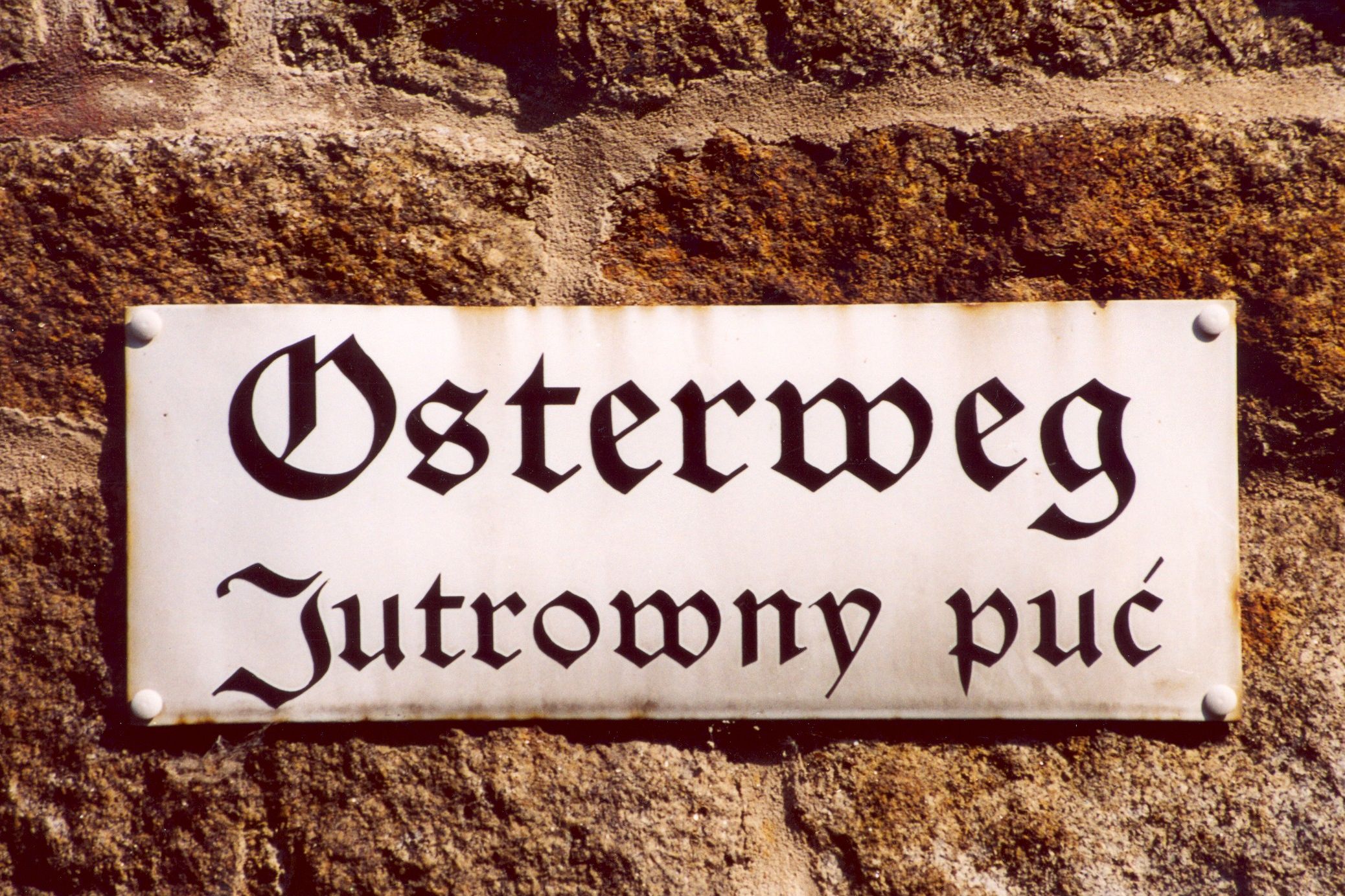 zweisprachiges_Strassenschild_Osterweg