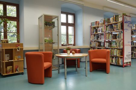 Sitzbereich in der Kinder-und Jugendbibliothek
